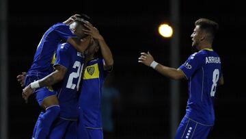 El conjunto de la Región Metropolitana derrotó en Talca a Rangers e igualó el puntaje de los caturros, pero con un partido más.