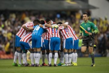 Así se vivió dentro del campo la gran batalla que sostuvieron Águilas y Chivas en el Estaduio Azteca este sábado por la noche.