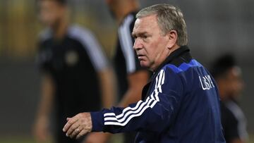 El entrenador de Libia, Javier Clemente, durante un entrenamiento.