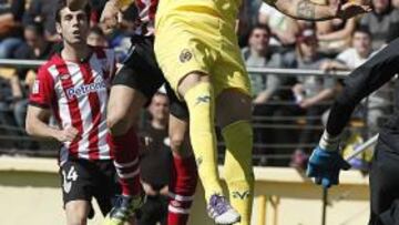 <b>EL TANTO DEL EMPATE. </b>Llorente cabeceó a la perfección a la red el centro de Toquero tras coger la espalda a Gonzalo.