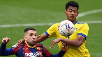 El delantero hondureño no ha caído frente al FC Barcelona y Real Madrid, desde que Cádiz volvió a Primera División, e incluso marcó durante el duelo ante el Madrid.