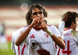 El Sevilla evita otro caso Dro y ata a su gran joya, Nico Guillén