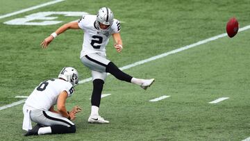 El punter AJ Cole y el kicker Daniel Carlson, de los mejores especialistas de la NFL, firmaron extensiones contractuales multianuales con los Raiders.