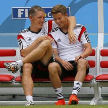 Disimulen sus lazos de amistad