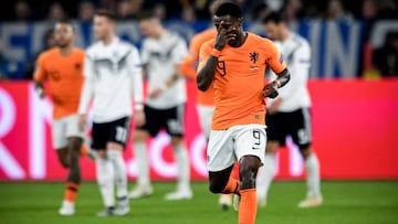 Promes, haciendo 'la Máscara' en Gelsenkirchen.