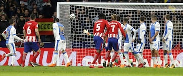 2-0. Griezmann marcó el segundo gol en una falta directa.