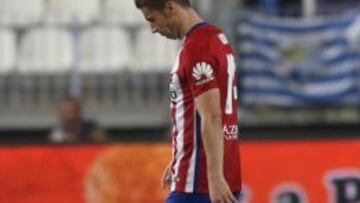 El domingo de Gabi: de las urnas a la tarjeta roja en 15 horas