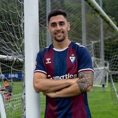 El Eibar anuncia la continuidad de Martín Merquelanz