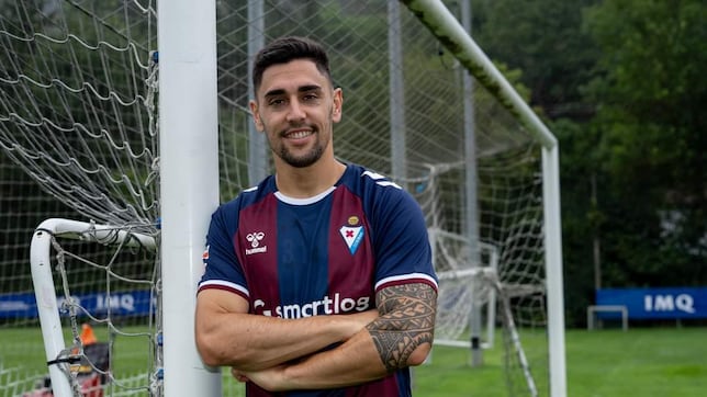 El Eibar anuncia la continuidad de Martín Merquelanz
