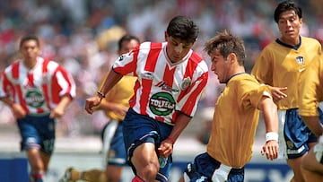 Partido entre Chivas y Pumas en el Invierno 2000.