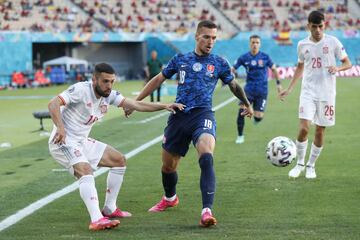 Haraslin y Jordi Alba.