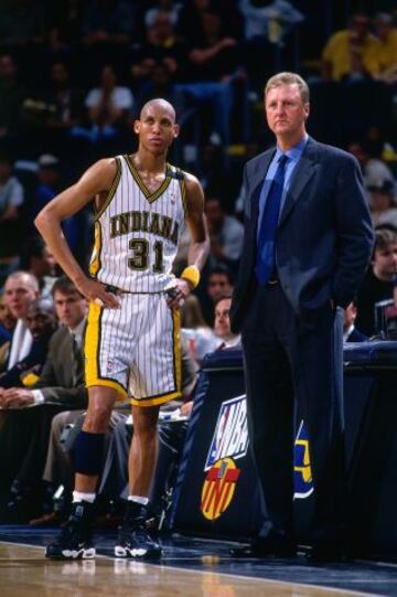 Con Larry Bird, actual presidente de los Pacers, y quien fuera su técnico en la 97-98, 98-99 y 99-00.