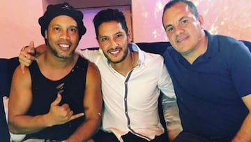 Ángel Reyna presume foto con Ronaldinho y el 'Cuau'