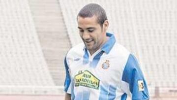 <b>EN MONTJUÏC. </b>Moha se presentó ayer como nuevo jugador del Espanyol.