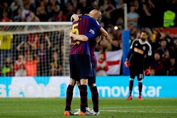 Andrés Iniesta con Sergio Busquets.