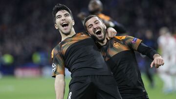 Carlos Soler y José Luis Gayà.