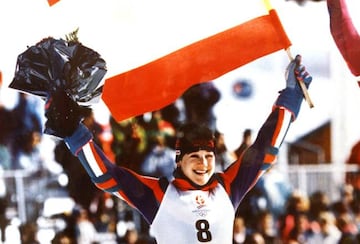 Blanca Fernández Ocha celebra su medalla.