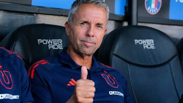 Futbol, Deportes Recoleta vs Universidad de Chile.
Fecha 1, Fase de Grupos, Copa Chile 2025.
El entrenador de Universidad de Chile Gustavo Alvarez, es fotografiado contra Deportes Recoleta durante el partido por el grupo G de la Copa Chile disputado en el estadio Bicentenario de La Florida en Santiago, Chile.
29/01/2025
Javier Torres/Photosport
Football, Deportes Recoleta vs Universidad de Chile.
2025 Copa Chile Championship.
Universidad de ChileÕs head coach Gustavo Alvarez is pictured against Deportes Recoleta during the group G match of the Copa Chile held at the Bicentenario de La Florida stadium in Santiago, Chile.
29/01/2025
Javier Torres/Photosport