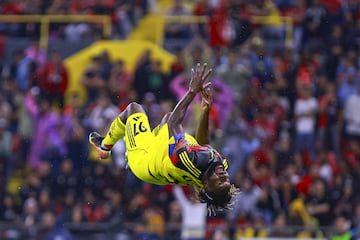 10 futbolistas de talla mundial que hoy juegan en México