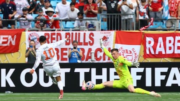 Soccer Football - FIFA Club World Cup - Group C - Benfica v Bayern Munich - Bank of America Stadium, Charlotte, North Carolina, U.S. - June 24, 2025 Bayern Munich's Leroy Sane has his shot saved by Benfica's Anatoliy Trubin REUTERS/Kai Pfaffenbach
