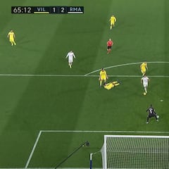 Lucas decidió no darle el balón a un Benzema completamente solo