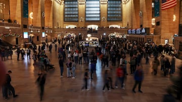 Algunos empleados tienen un día libre pagado en Thanksgiving. Si trabajas, ¿debes cobrar más? Te explicamos lo que dice la ley.