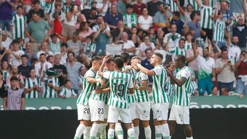 Los jugadores del Córdoba celebran un gol