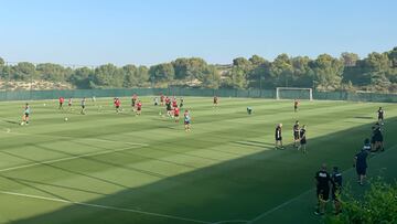 Primer entrenamiento del equipo en la concentración en Alicante