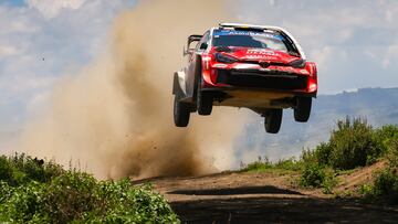 Sebastien Ogier con el Toyota en el Rally Safari de Kenia.