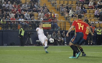 1-1. Stephan Lichtsteiner en el gol del empate de Ricardo Rodríguez.