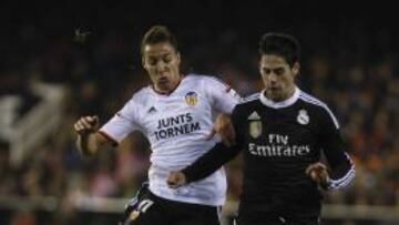 Rodrigo: "Desde que jugamos con el 3-5-2, hemos mejorado"