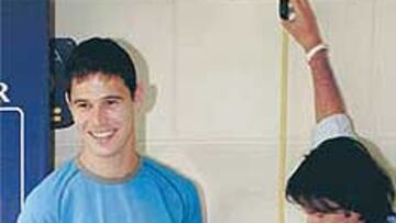 <b>EL NUEVO TANQUE CÁNTABRO</b>. Nikola Zigic es el techo del fútbol europeo gracias a sus 2,02. Durante la entrevista, AS pudo comprobar la talla de un delantero que es la gran esperanza del Racing.