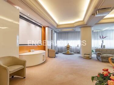 La majestuosa casa de Raffaella Carrà que nadie quiere comprar