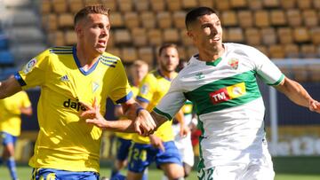 Iván Alejo y Diego González, en el último Cádiz-Elche.
