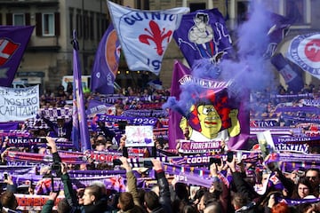 Miles de personas, seguidores y representantes políticos y del mundo del fútbol dieron hoy su último adiós a Astori.