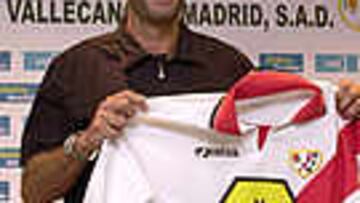 PRESENTACIÓN. El delantero francés Bruno Rodríguez, procedente del Lens, ha sido presentado en el Teresa Rivero.