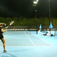 Los confinados se entrenan de madrugada en Melbourne Park