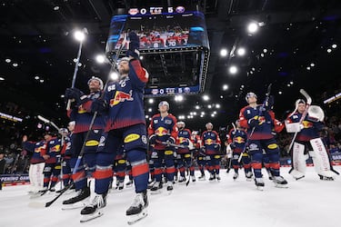 A pesar de que el fútbol es el deporte mayoritario de la ciudad, el hockey tiene grandes adeptos en Múnich. Su equipo es el EHC Red Bull München, es miembro de la Deutsche Eishockey Liga, el nivel más alto de juego del hockey sobre hielo profesional alemán.