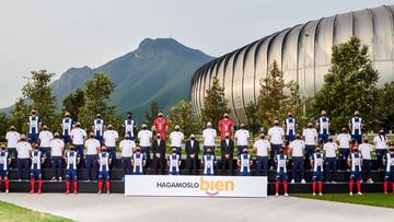 Rayados se toma su foto oficial con su sana distancia