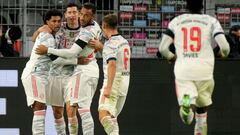 Dortmund (Germany), 17/08/2021.- Bayern&#039;s Robert Lewandowski (2-L) celebrates with his teammates after scoring the 3-1 lead during the DFL Supercup 2021 soccer match between Borussia Dortmund and FC Bayern Muenchen in Dortmund, Germany, 17 August 202