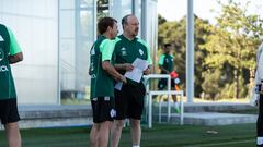 Rafa Benítez durante un entrenamiento en la Ciudad Deportiva Afouteza.