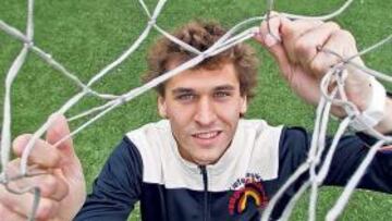 <b>LLORENTE VA A POR TODAS.</b> En la primera vuelta no hubo color. Llorente liquidó el choque en media hora con dos goles que dieron paso a una tarde placentera en San Mamés. En Los Pajaritos el Numancia suma 24 de sus 28 puntos.