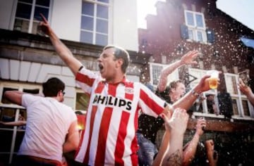 Así celebra Santiago Arias el título con el PSV en Eindhoven