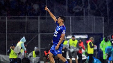 Cruz Azul's forward #09 Angel Sepulveda celebrates after scoring his team's first goal during the Liga MX Apertura football tournament match between Cruz Azul and Leon at Ciudad de los Deportes Stadium in Mexico City on July 26, 2025. (Photo by Victor Cruz / AFP)