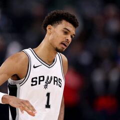 Wembanyama admits to being “a little beat up” after injury scare