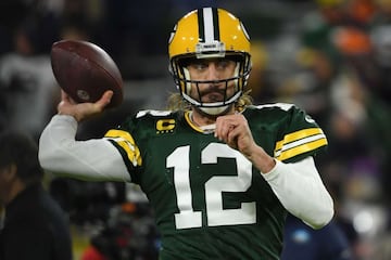 GREEN BAY, WISCONSIN - DECEMBER 12: Aaron Rodgers #12 of the Green Bay Packers warms up before the NFL game against the Chicago Bears at Lambeau Field on December 12, 2021 in Green Bay, Wisconsin. Quinn Harris/Getty Images/AFP