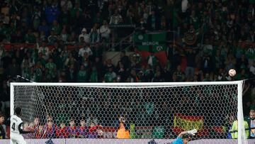 La insuperable racha de Claudio Bravo en los penales