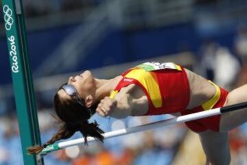 Spain's Ruth Beitia competes in the Women's High Jump Qualifying Round during the athletics event at the Rio 2016 Olympic Games at the Olympic Stadium in Rio de Janeiro on August 18, 2016.   / AFP PHOTO / Adrian DENNIS