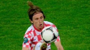 <b>PRETENDIDO. </b>Luka Modric, que particip¨® en la Eurocopa con Croacia, est¨¢ en la agenda del Madrid.
