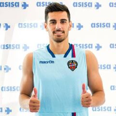 Gómez se fija en Chema Rodriguez, central del Levante